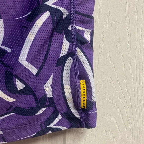Nike Dri-Fit Livestrong Athletic Top Size Medium - Picture 3 of 5